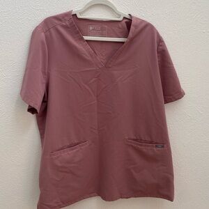 XXL figs scrub top. Mauve.